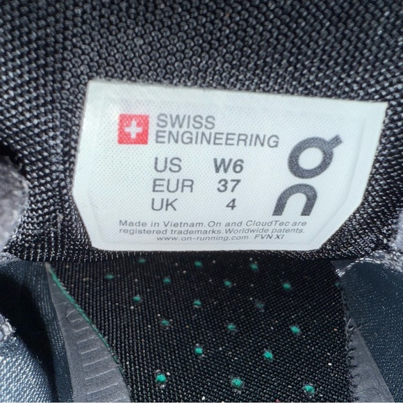 ON Cloudflow Running Shoe - Picture 11 of 14